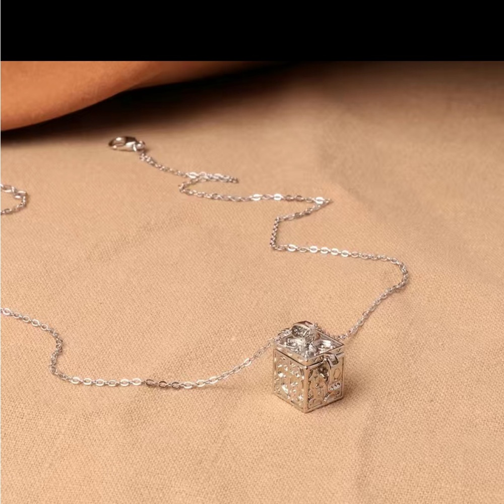 NEW Carved Openable Magic Box Pendant Necklace - Picture 10 of 12